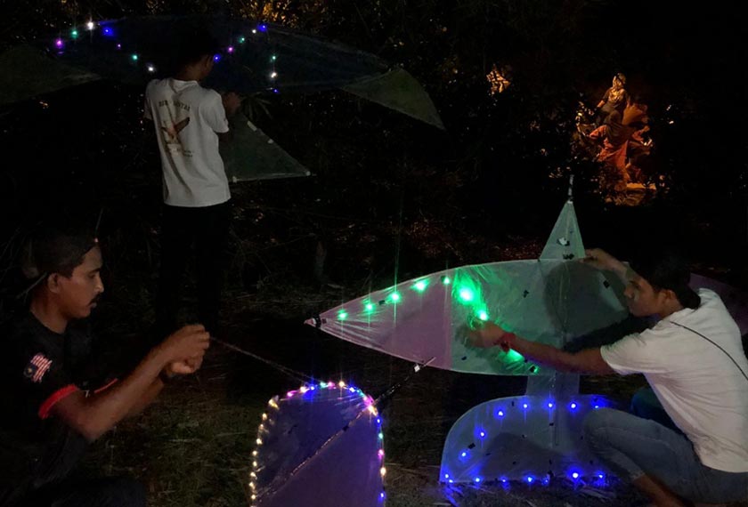 Kos yang digunakan untuk wau malam juga tidak banyak berbeza jika dibandingkan dengan kos untuk bermain wau pada waktu siang.