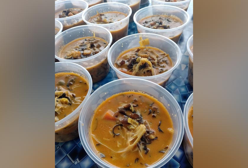 Bubur pedas menjadi juadah ditunggu-tunggu masyarakat Sarawak setiap Ramadan.