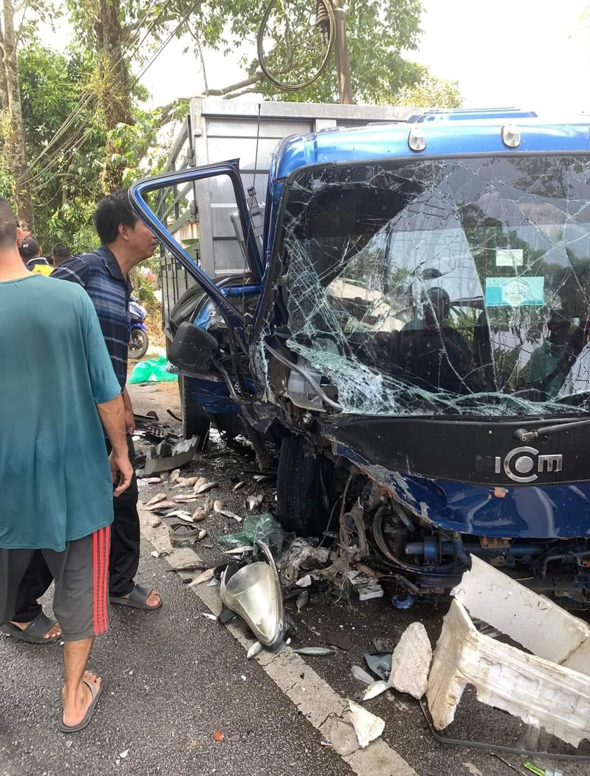 Pemandu lori berusia 25 tahun mengalami patah kaki manakala kelindan berusia 22 tahun hanya cedera ringan. - Foto PDRM