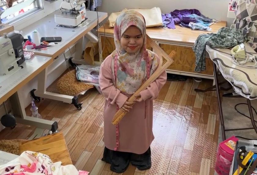 Nurul Izzah menetapkan harga jahitan bermula RM50 mengikut jenis fesyen yang dikehendaki pelanggan-pelanggannya.