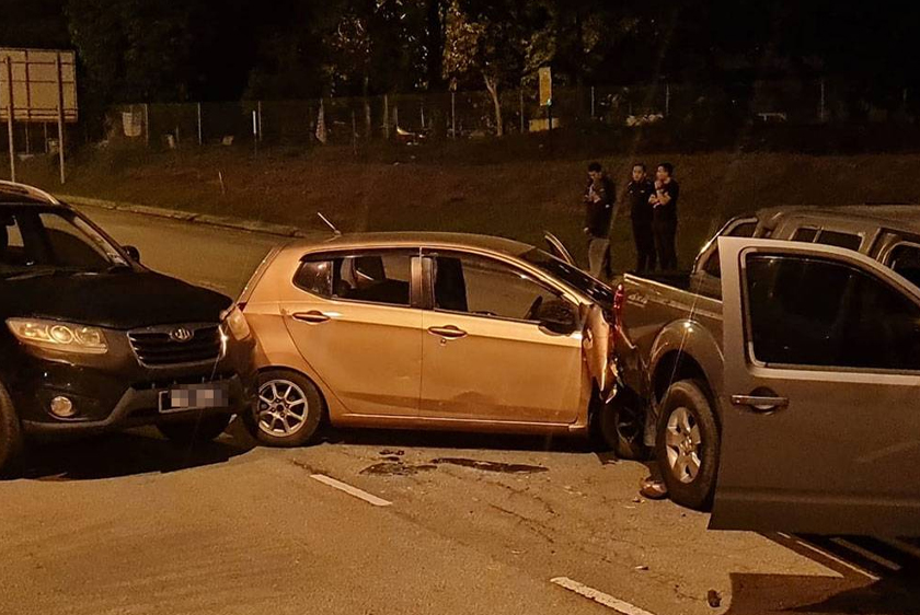 Kenderaan dinaiki lima suspek sebelum ditembak mati di Persiaran Harmoni, Putra Heights pada awal pagi Sabtu. - Foto Sinar Harian