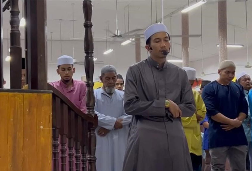 Solat tarawih yang ringkas dan cepat menjadikan Masjid Buluh Gading, Kuala Terengganu terus tumpuan.
