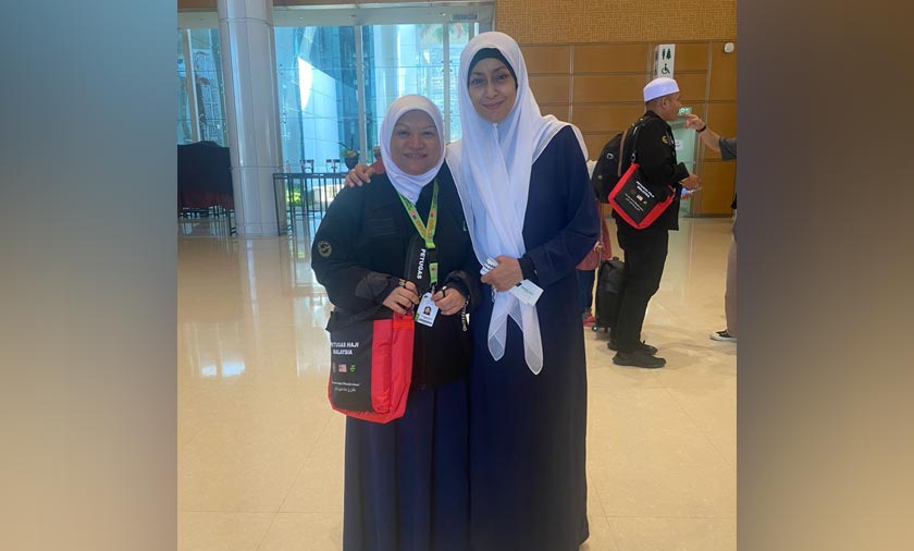 Azlinariah Abdullah (kiri) dan Azlinda Md Salim mewakili Astro AWANI untuk mengadakan liputan musim haji 2024.