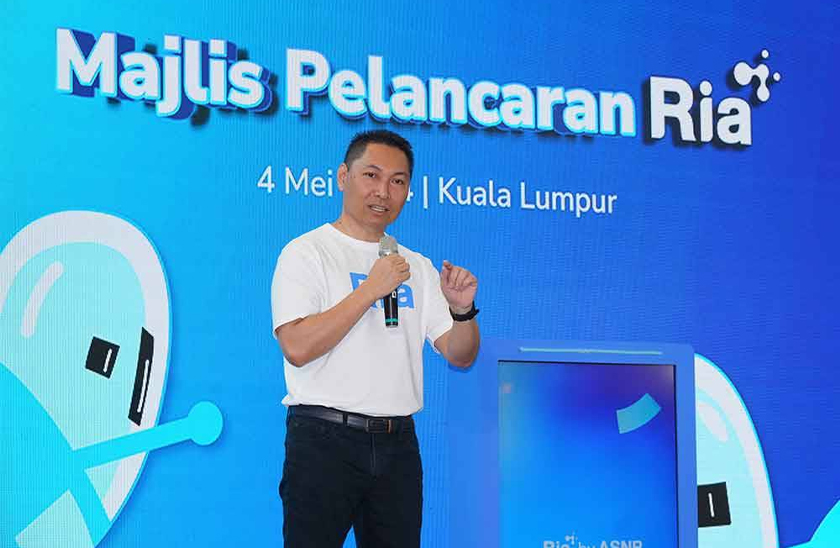 Muzzaffar berucap pada Majlis Pelancaran Penasihat Pelaburan Robo (Ria) di IOI City Mall Putrajaya pada Sabtu. - Foto Sinar Harian-MOHD HALIM ABDUL WAHID