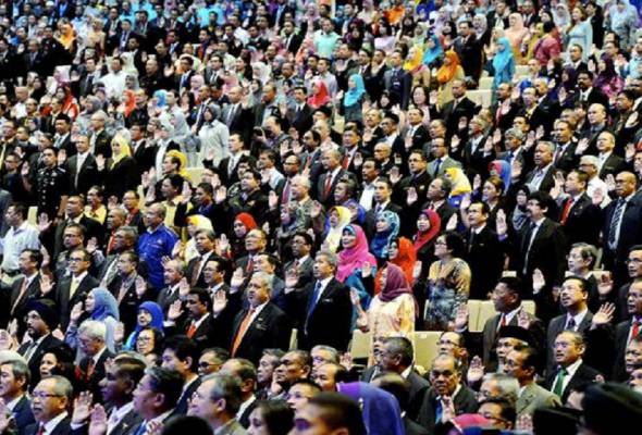 PM Anwar arah JPA sedia laluan kenaikan pangkat kepada penjawat awam Gred 1