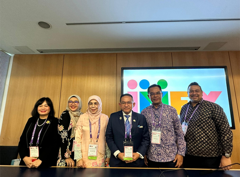 Pavilion Malaysia menerima kunjungan kehormat daripada Encik Chiruit Isarangkun Na Ayuthaya, Presiden Biro Konvensyen dan Pameran Thailand (TCEB) untuk sesi rangkaian.