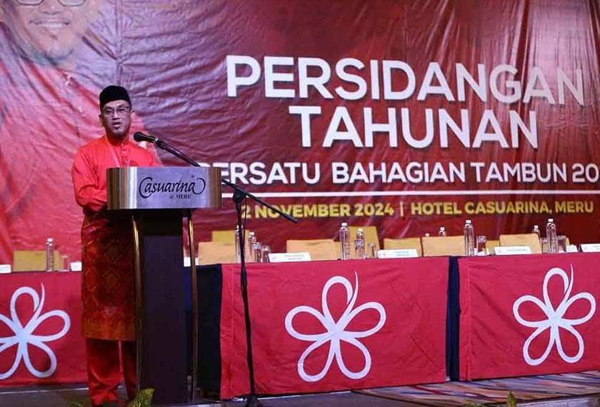 Ahmad Faizal ketika berucap merasmikan Persidangan Bersatu Bahagian Tambun, di Pusat Konvensyen Casuarina di sini malam tadi. - Foto Sinar Harian