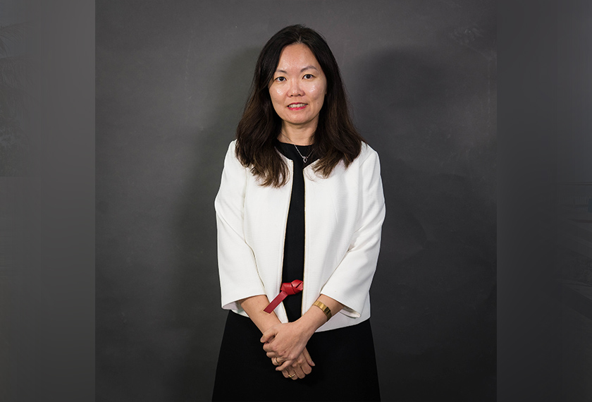 Profesor Chong Pei Pei, yang mengetuai Impact Lab untuk Kesihatan Digital dan Kemajuan Perubatan di Taylors University, mencapai satu pencapaian penting dalam usaha memerangi kanser serviks dengan pengenalan PapLite Pro', inovasi yang mengubah cara saringan kanser serviks dilakukan.