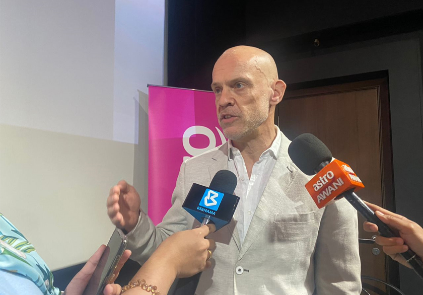 Ketua Pegawai Eksekutif Kumpulan Astro, Euan Daryl Smith, Astro Sound + Vision merupakan satu-satunya penyedia fasiliti perkhidmatan Dolby Atmos yang sepenuhnya bersepadu di Malaysia untuk pawagam, penyiaran, dan penstriman berteknologi tinggi.