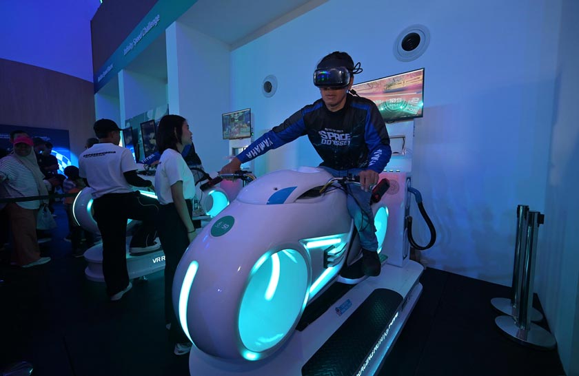 Antara aktiviti interaktif yang disediakan buat pengunjung di Pavilion PETRONAS pada Kejohanan PETRONAS Grand Prix Malaysia 2024. -Gambar PETRONAS