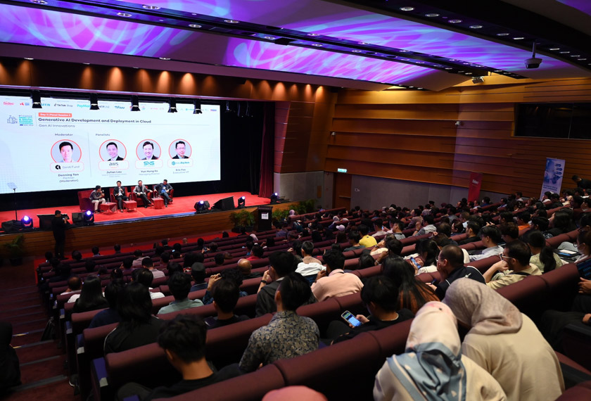 Panel 'AI Janaan dalam Awan' menampilkan para pakar dari AWS, SNS Network, dan Exabytes, yang berkongsi pandangan dalam pengunaan pesat teknologi AI melalui infrastruktur awan.