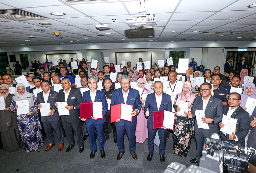 Majlis Menandatangani Opsyen Baharu SSPA pada Isnin, yang turut disertai oleh 75 warga Jabatan Perkhidmatan Awam (JPA) terdiri daripada ahli-ahli mesyuarat pengurusan tertinggi dan pegawai pelbagai kumpulan perkhidmatan.