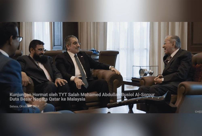 Antara kandungan video yang bertajuk ‘Seminggu Bersama Dr Mahathir' memaparkan beliau mampu melakukan 15 aktiviti termasuk mesyuarat, wawancara, menghadiri majlis dan sebagainya dalam tempoh 30 September hingga 5 Oktober.