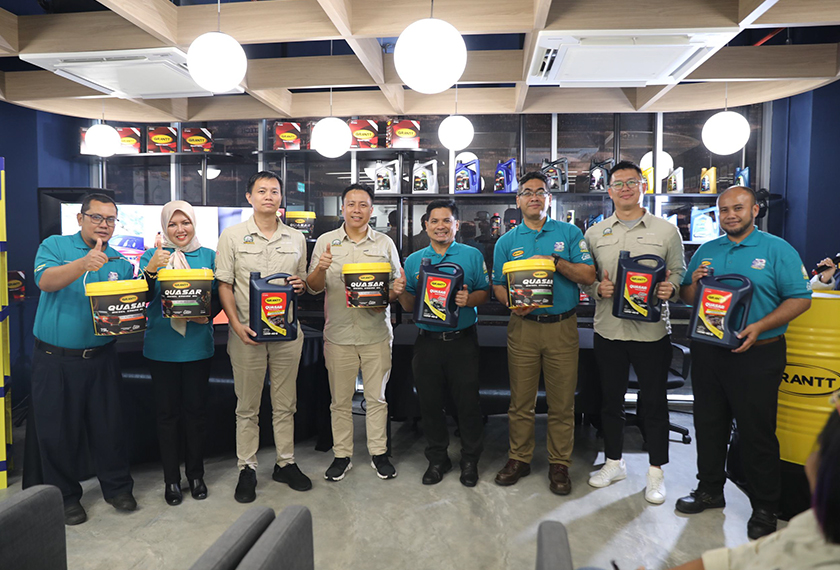 Minyak Enjin Diesel Quasar ini adalah minyak enjin berkualiti tinggi yang direka khusus untuk enjin diesel moden, dengan formula aditif unik yang memberikan perlindungan unggul terhadap kehausan, serta memastikan enjin beroperasi pada prestasi maksimum dalam pelbagai keadaan