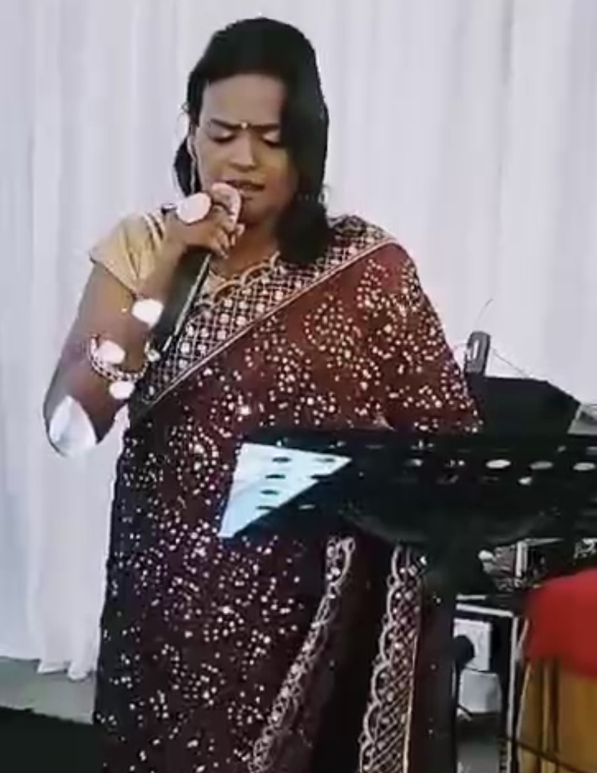 Sebelum ini, Megala memenuhi jemputan menyanyi di majlis keraian serta perkahwinan dengan memakai kaki palsu atau kerusi roda sebagai punca pendapatannya.