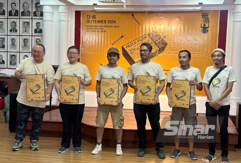 Barisan yang menjayakan Pesta Filem Kota Bharu di Dewan Persatuan Hokkien di Kota Bharu. - Foto Sinar Harian