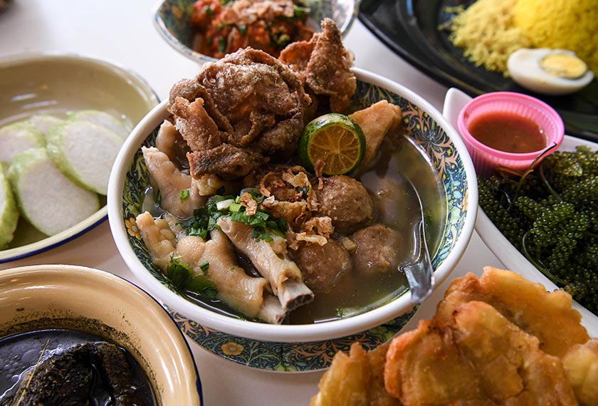 Bakso Kulit Ayam juga turut disediakan di Restoran Seri Semporna. - Foto BERNAMA