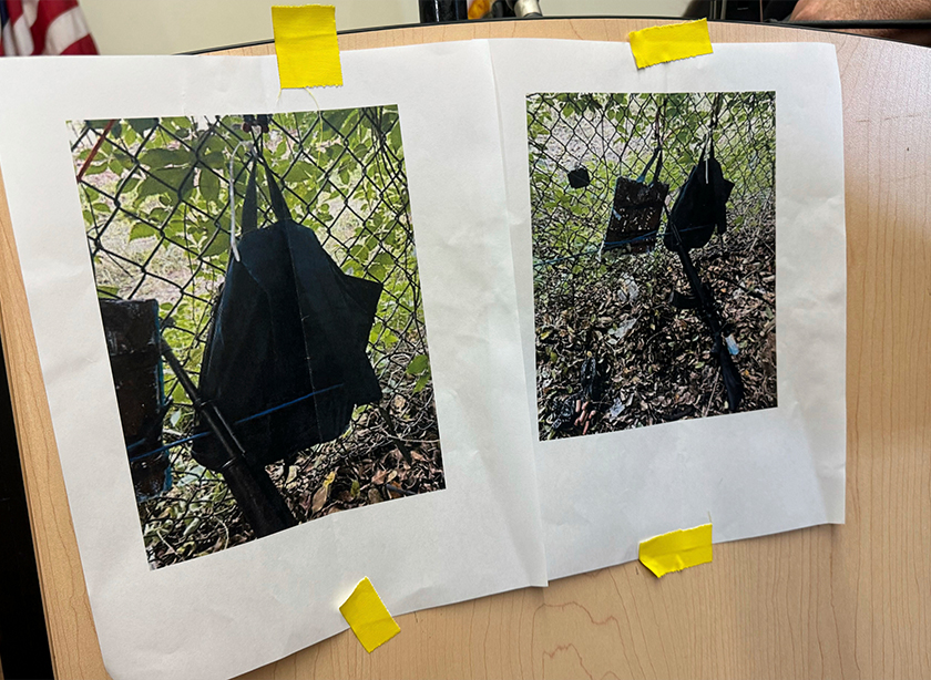 Foto senapang AK-47, beg galas dan kamera Go-Pro di atas pagar di luar kelab golf milik Trump yang diambil selepas cubaan bunuh pada Ahad. (Foto AP)