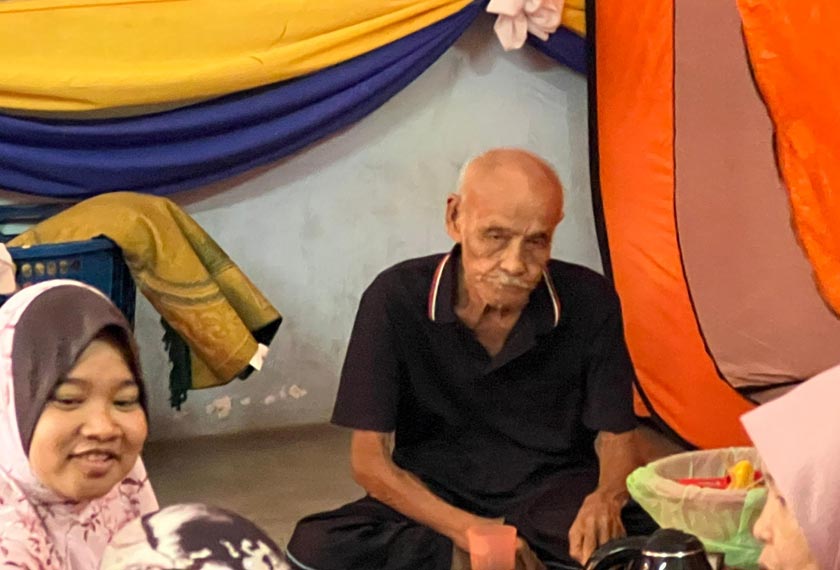 Saad Ripin tidak mengeluh kerana sudah biasa menghadapi kejadian sedemikian. - Foto Astro AWA