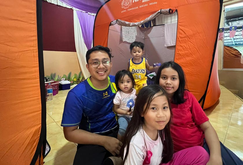 Mohamad Nafis Zulkeplee tidak menyangka kepulangannya ke halaman sempena cuti persekolahan menyebabkan dia sekeluarga terkandas. - Foto Astro AWANI