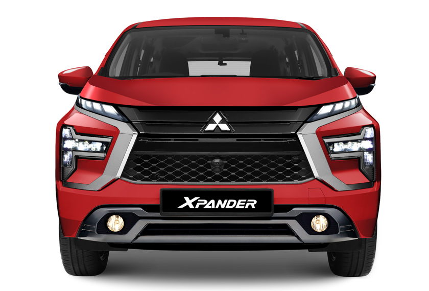 Ciri ‘Dynamic Shield’ pada muka hadapan dipadankan dengan lampu utama LED lima kluster yang lebih besar berbentuk-T dibingkai palang krom yang lebih tebal, serta rekaan lampu nyalaan siang (DRL) menawarkan keterlihatan dan estetik yang lebih menawan.