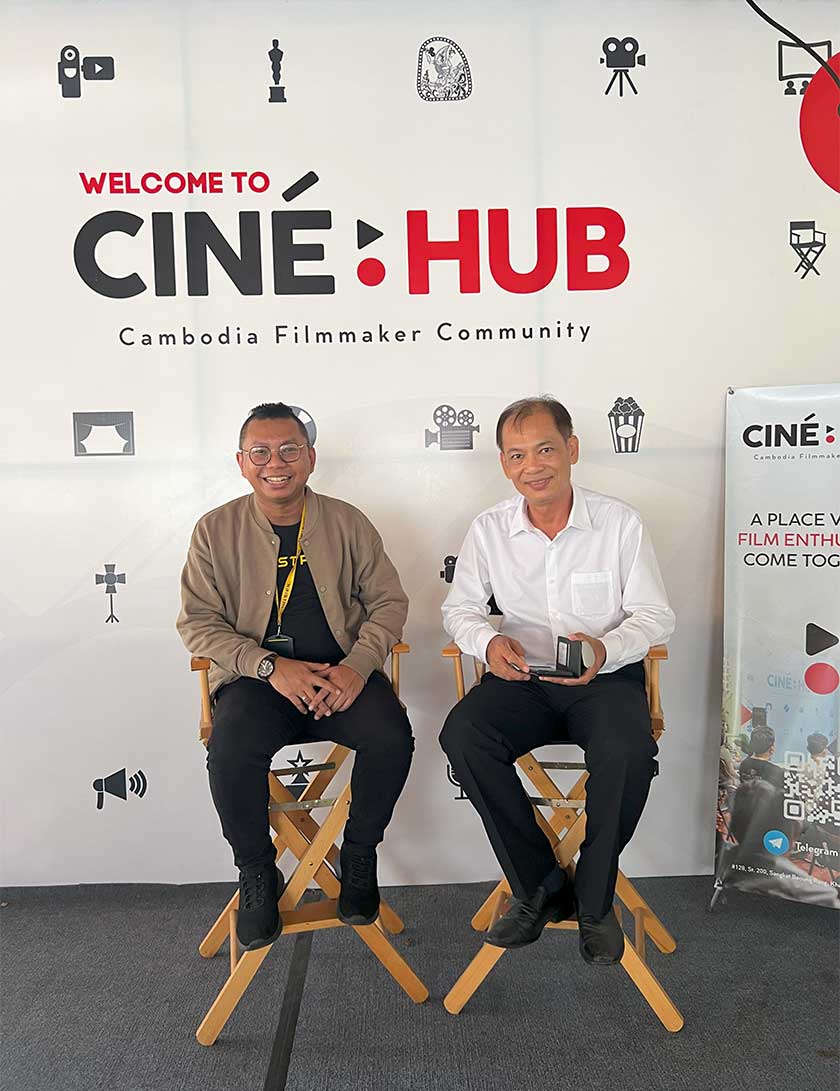 Penulis (kiri) bersama Pengarah Cambodia Film Commision (CFC), Sovichea Ch.