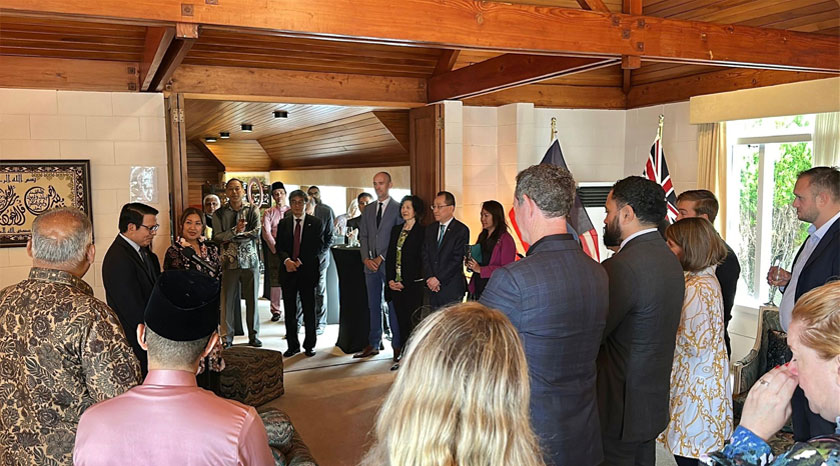 Antara wakil kor diplomatik di New Zealand yang menghadiri Majlis Sambutan Hari Raya Aidilfitri Suruhanjaya Tinggi Malaysia di New Zealand.