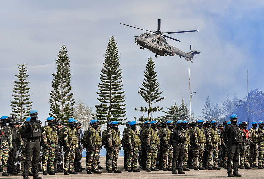 Tentera Udara Diraja Malaysia beraksi menggunakan helikopter jenis Eurocopter EC 725 semasa Perbarisan dan Perutusan Perintah Ulung Panglima Angkatan Tentera di Padang Kawad Markas Pemerintahan Latihan dan Doktrin Tentera Darat (PLDTD) Kem Segenting, hari ini. - Foto Bernama