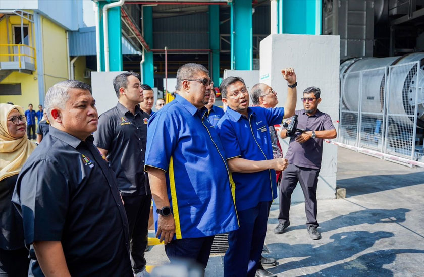 Datuk Seri Ab Rauf Yusoh meninjau Loji Pelupusan Sisa Klinikal Medivest Sdn Bhd di Bukit Rambai.