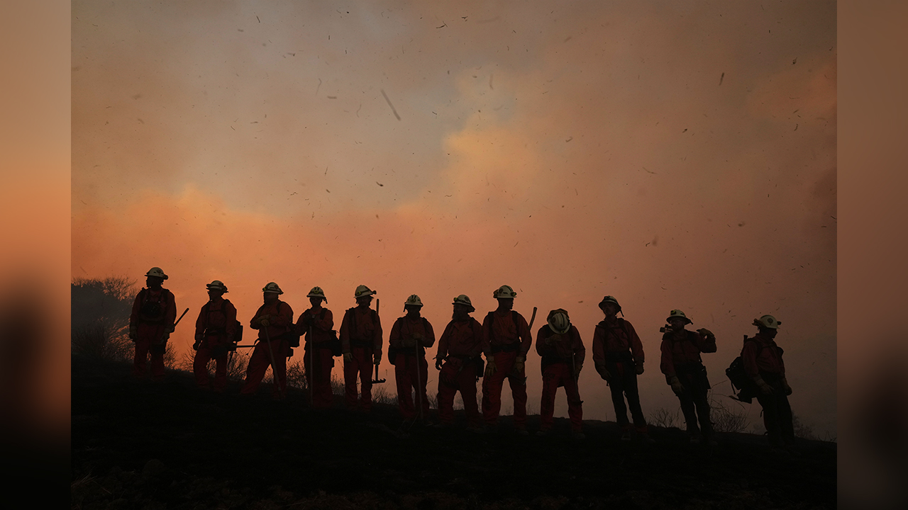 45,000 diarah pindah, California kerah 2,800 bomba hadapi kebakaran hutan