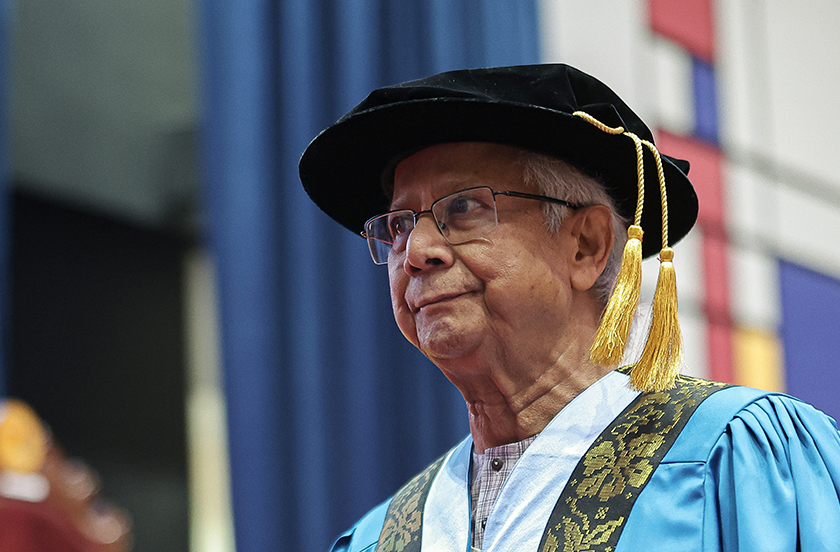 etua Penasihat Bangladesh Prof Muhammad Yunus hadir pada Majlis Konvokesyen Khas Penganugerahan Ijazah Kehormat Doktor Falsafah dalam Perniagaan Sosial di Hospital Tuanku Ampuan Besar Tuanku Aishah Rohani, Hospital Pakar Kanak-Kanak Universiti Kebangsaan Malaysia (UKM) hari ini. - Foto Bernama
