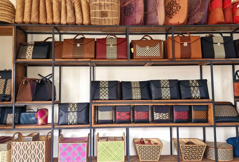 Ditubuhkan sejak 2019 di bawah Koperasi Kraf Batu Lunguyan Sook Berhad, komuniti ini menghasilkan produk berasaskan hasil rimba seperti buluh, rotan dan salingkawang.