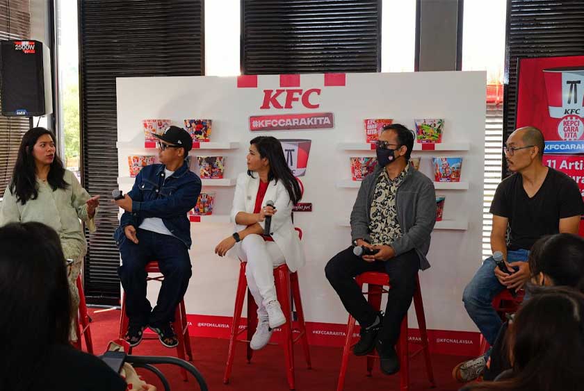 Sesi perkongsian kempen “KFC Cara Kita” antara Hanim dan pelukis-pelukis mural. - Foto KFC Malaysia