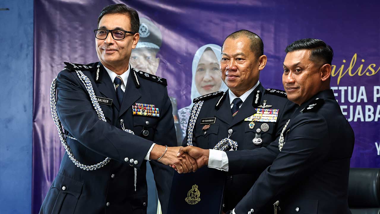 Azrol Anuar dilantik pemangku Ketua Polis Daerah Johor Bahru Utara | Awani