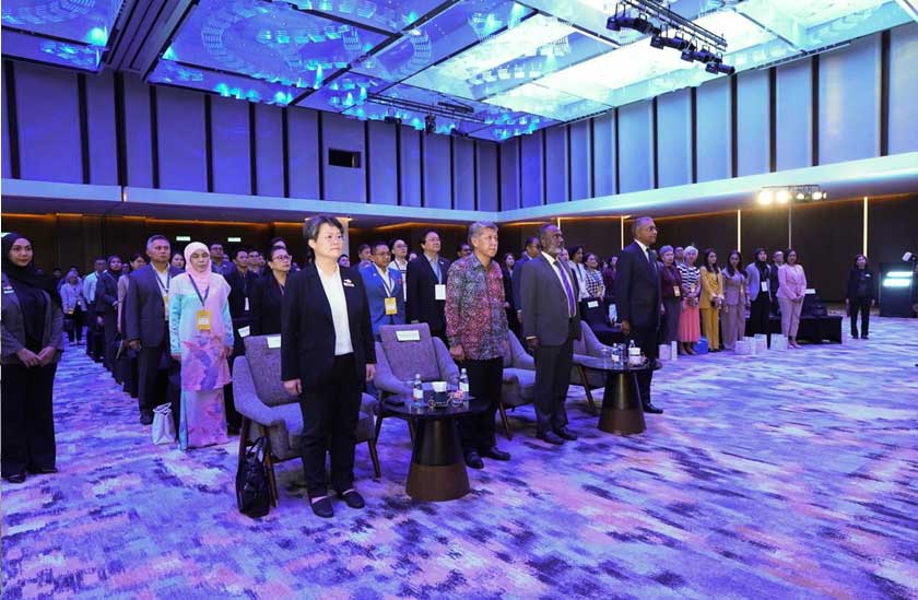 Antara tetamu kehormat yang yang hadir untuk menyaksikan momen penting pemeteraian (MoU). - Foto MyCEB