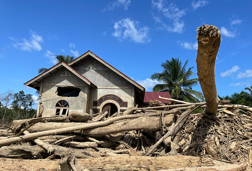 Antara rumah yang rosak akibat banjir yang melanda Kampung Geudumbak, Mukim Langkahan, Aceh Utara pada 26 Nov lalu. - Foto Bernama