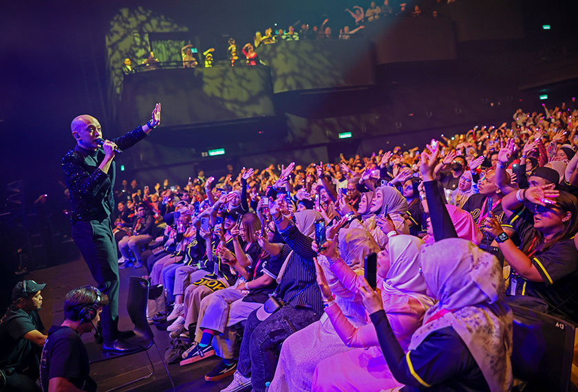 Persembahan memukau dari Tomok pada Konsert Tomok dan Siti Nordiana: Memori Mungkin Berulang pada Sabtu malam.- Foto Bernama