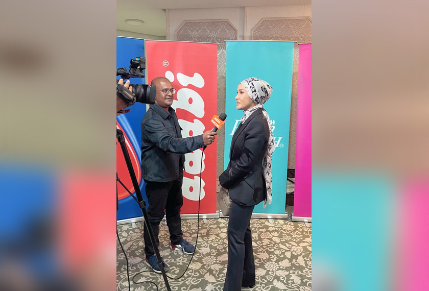 Mazuin diwawancara oleh krew Astro AWANI.