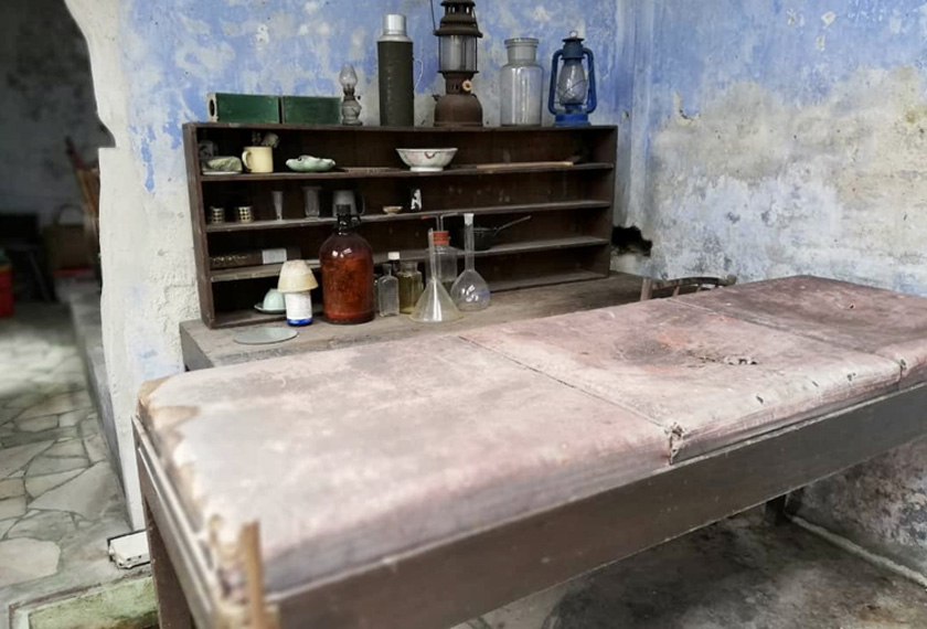 Peralatan perubatan yang terdapat dalam klinik rahsia Sybil di Papan bagi membantu anggota MPAJA. - Foto ihsan Nor Hisham Zulkiflee