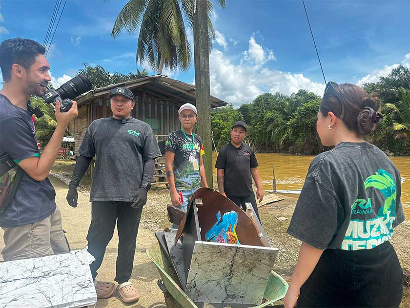 Pasukan Radio ERA Sarawak dengan kerjasama Yayasan Ikhlas telah menjayakan Misi Pasca Banjir OOHA di Kampung Bulau di Bekenu. - Foto Astro AWANI