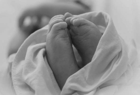 Bayi tujuh bulan maut akibat tekanan pada leher, pengasuh direman - Polis