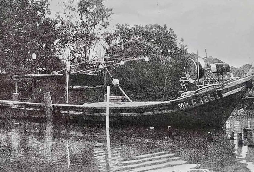 Bot yang dinaiki kedua mangsa sebelum mereka dilaporkan hilang. - Sinar Harian