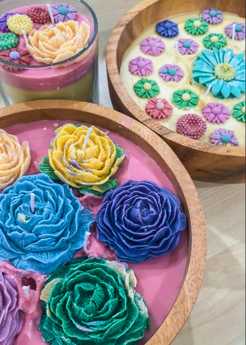 Antara lilin wangi buatan tangan yang diukir dan dihias dengan penuh kreatif oleh Nurul Nadia. --fotoBERNAMA