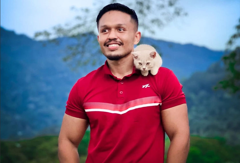 Khairul Izwan bersama kucing peliharaannya yang popular, Adik.