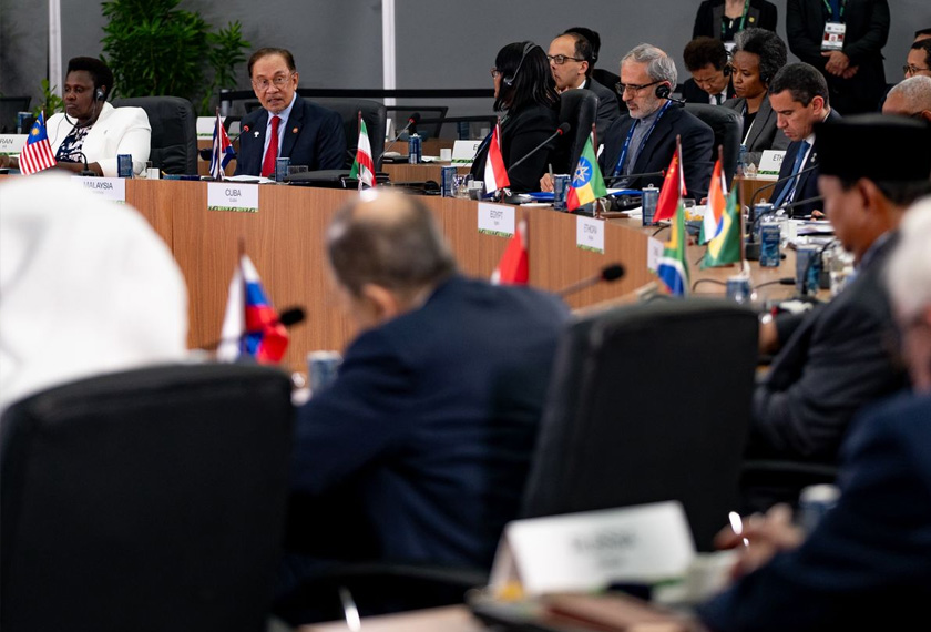 Perdana Menteri Anwar menyampaikan intervensi pada Sidang Kemuncak BRICS di Rio De Janeiro, Brazil, pada Ahad. - Gambar Pejabat PM