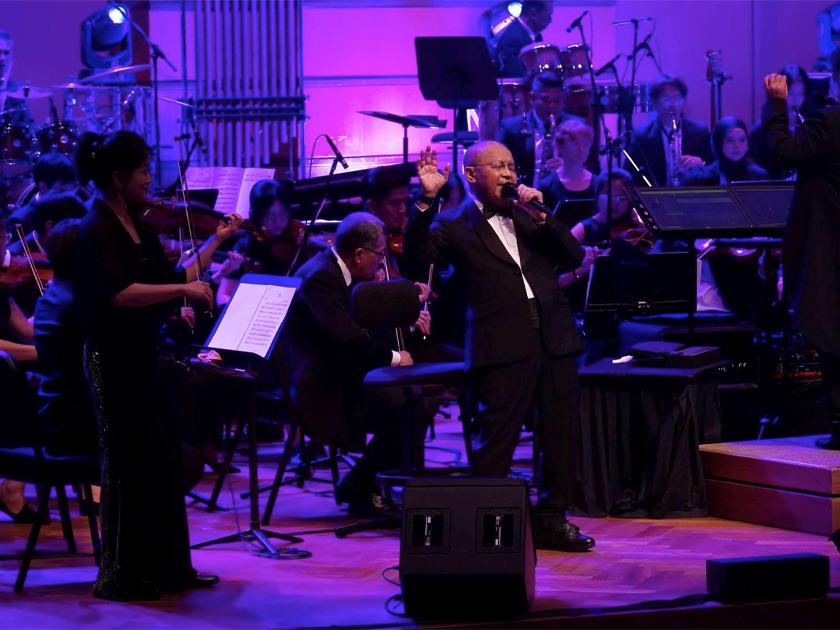 Konsert bertemakan “Azman Hashim in Concert 2025” menyaksikan tokoh perbankan negara itu mendendangkan lebih 15 lagu malar segar.