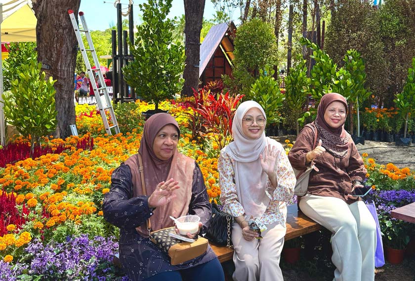  Festival yang berlangsung selama lima hari di Perkarangan Kompleks Sukan Laut Antarabangsa Labuan ini menghimpunkan keunikan flora dan budaya kepulauan Borneo dalam suasana penuh warna-warni.