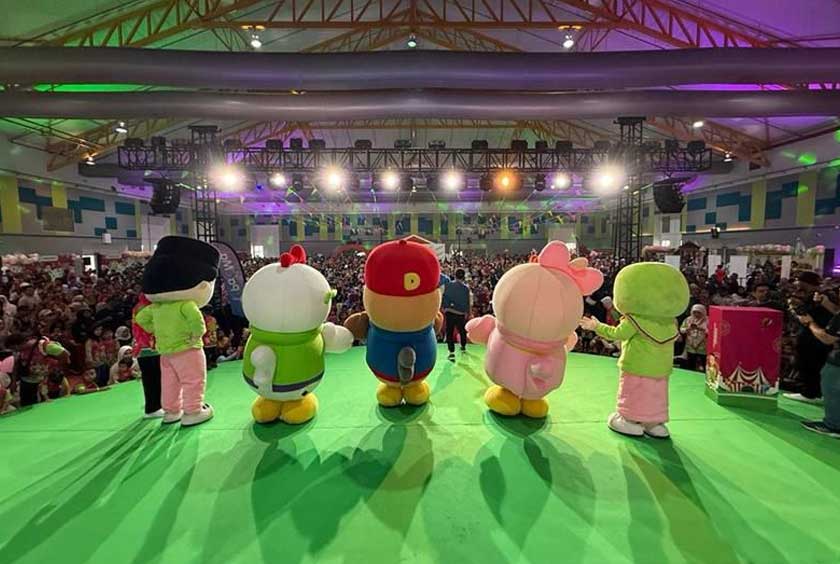 Maskot Didi & Friends yang menjadi gimik paling meraih sambutan dalam kalangan pengunjung kanak-kanak. - Foto Astro 