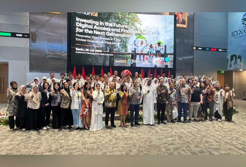 The leadership delegation from the Higher Committee of Human Fraternity (HCHF), Yayasan  Muda Giat Peduli Indonesia (YMGPI), Dompet Aman Indonesia, and the Indonesia Stock  Exchange (IDX) along with students from Amal Khair Yasmin at the AI-Based Tablet Handover &  Financial and Capital Market Education Session at Indonesia Stock Exchange Building, Jakarta. - Astro AWANI