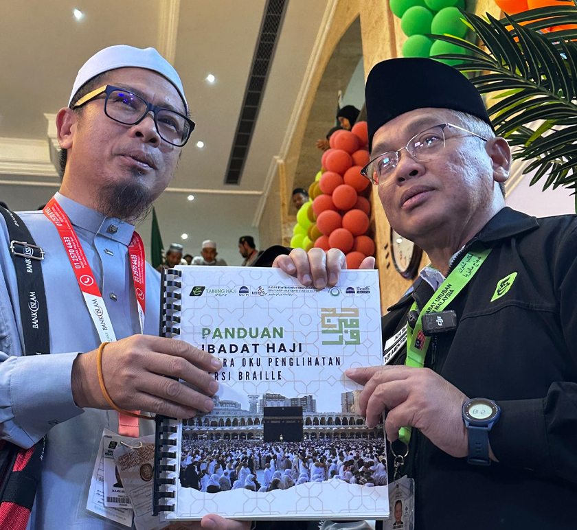 Tabung Haji melancarkan Buku Panduan Ibadah Haji dan Umrah versi Braille. - Foto Astro AWANI